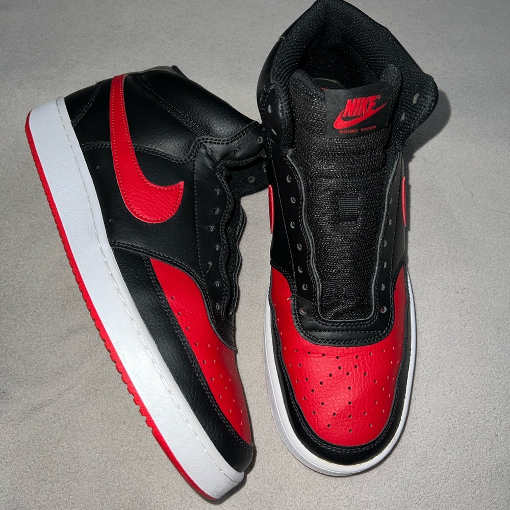 Nike Men’s Black and Red Sneakers